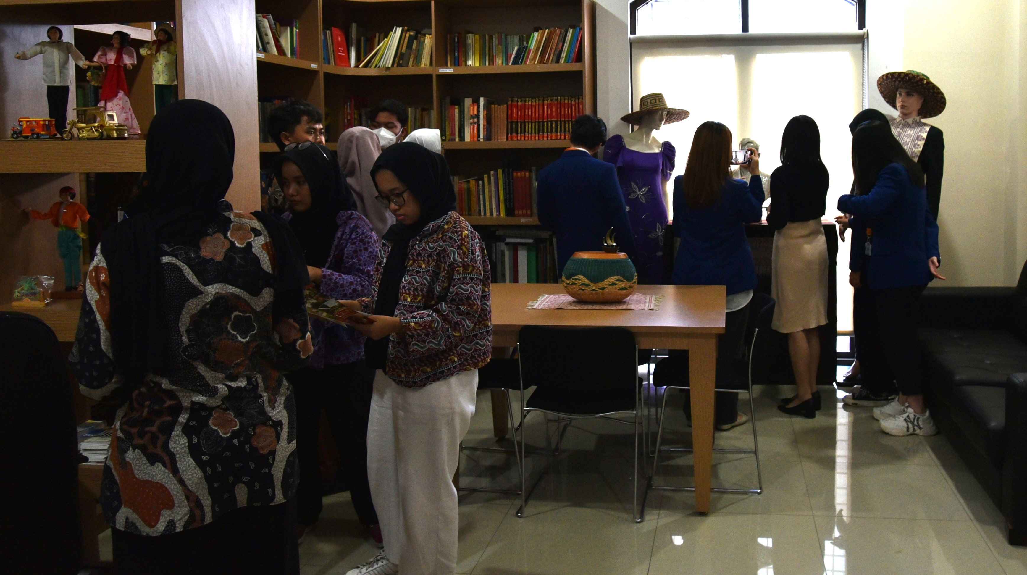 Prasetiya Mulya University and State Islamic University of Syarif Hidayatullah 3