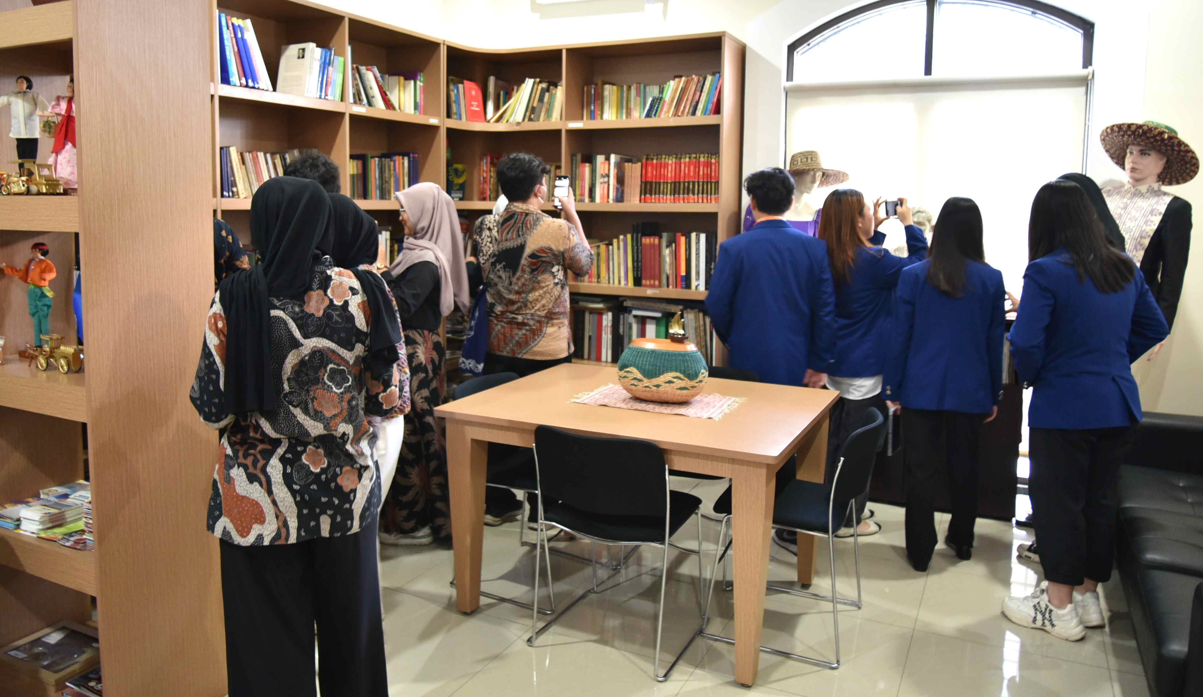 Prasetiya Mulya University and State Islamic University of Syarif Hidayatullah 4